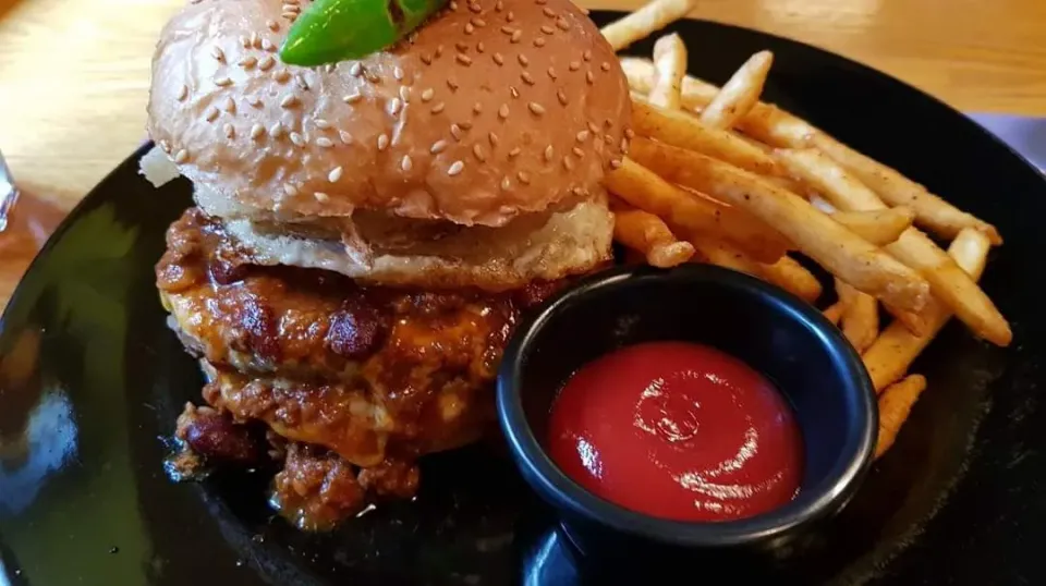 chili cheese burger|steven z.y.さん