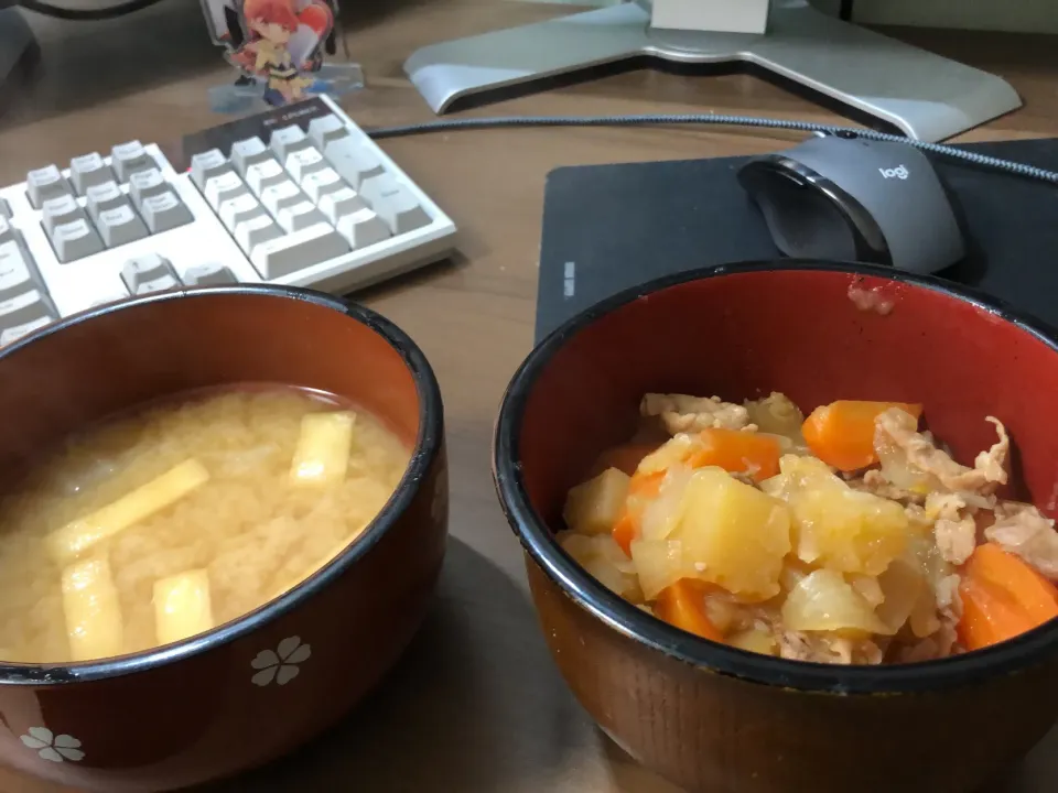 肉じゃが・油揚げと白菜と人参の味噌汁|a-parkさん