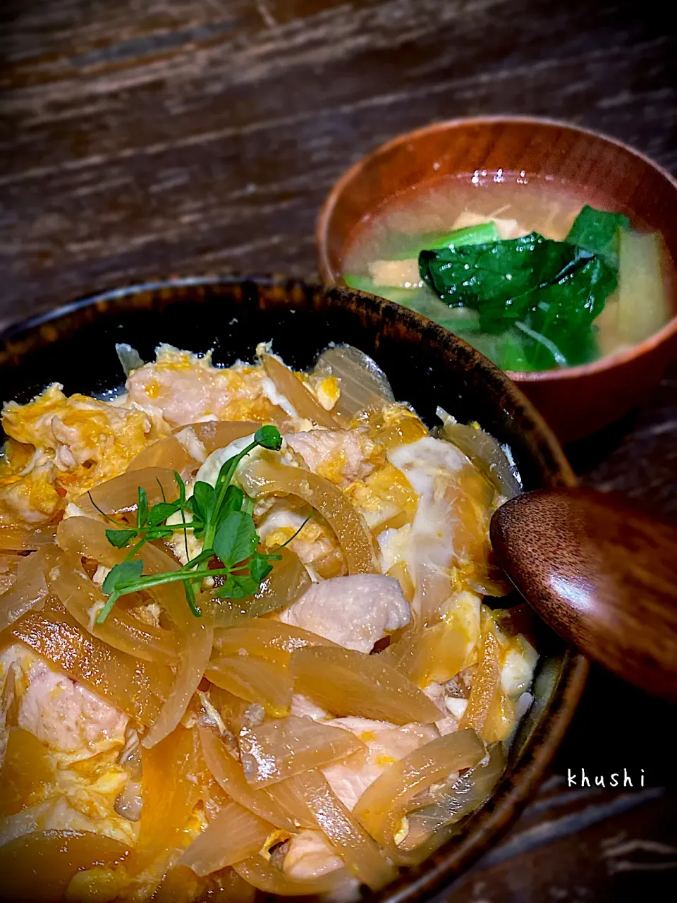 Snapdishの料理写真:糀甘酒の素の優しい甘みが大好き💕　　　　　　鶏胸肉の親子丼🐔|KOZUEさん