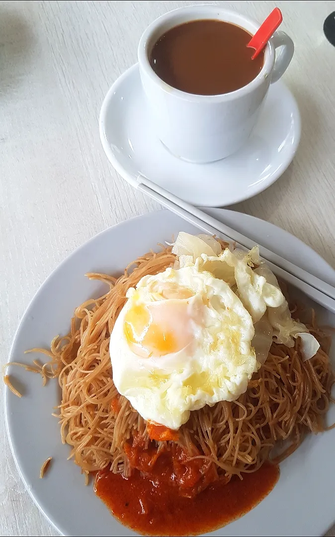 All time favourite breakfast: 
Beehoon egg and nice kopi c 😍😋😘
|🌷lynnlicious🌷さん