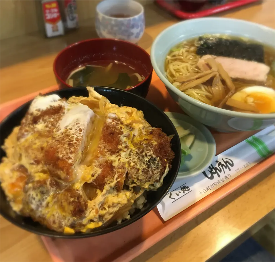 Snapdishの料理写真:カツ丼&ラーメン|IKUO FURUSAWAさん