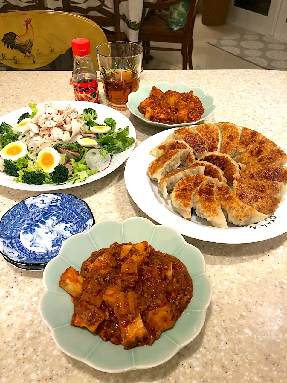 Snapdishの料理写真:麻婆豆腐🔥！焼き餃子🥟！筋肉モリモリサラダ🥗！|Mayumiさん