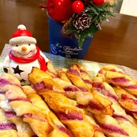 紫芋のペーストを使って、クルクルスティックパイ🎄