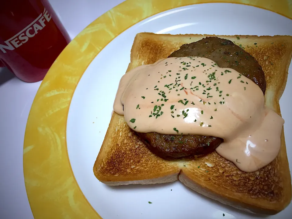 Snapdishの料理写真:朝は、ハンバーグトースト🥪|Kojiさん