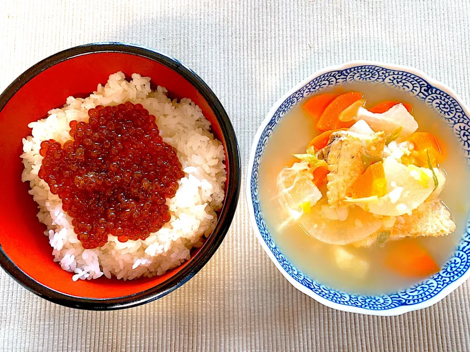 Snapdishの料理写真:ザ！北海道料理✨三平汁とイクラ丼|marioさん