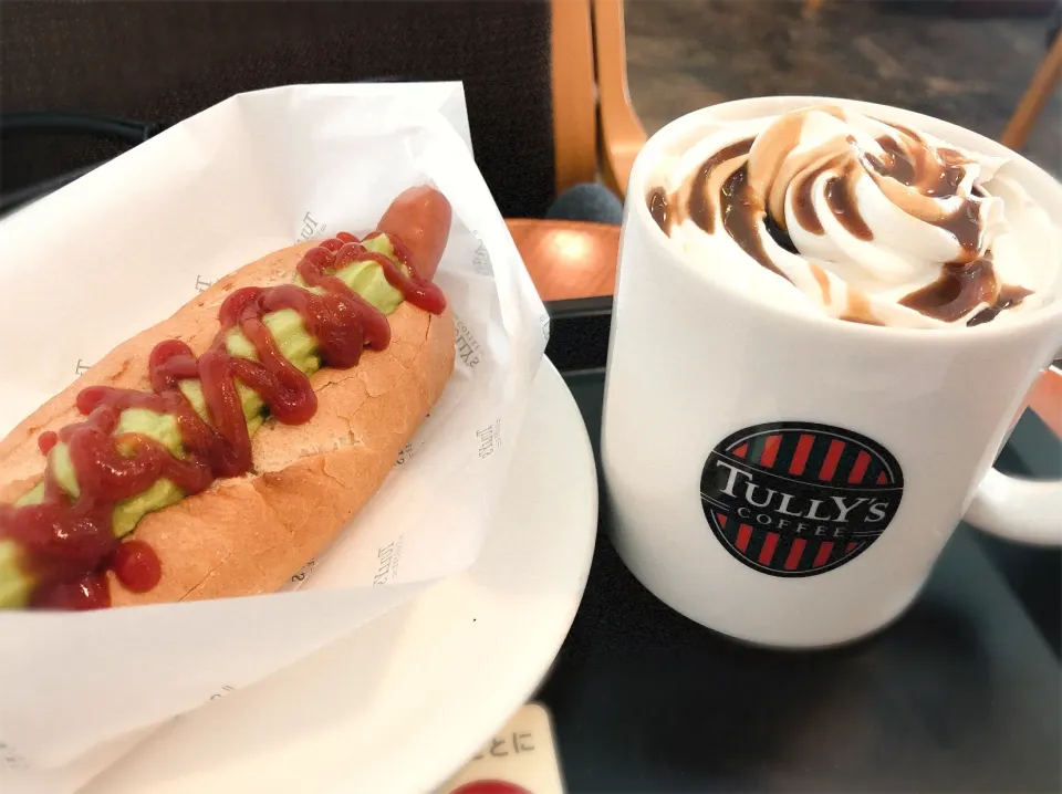 ☕︎アイリッシュラテとアボカドサンド🥑|クランちゃんさん