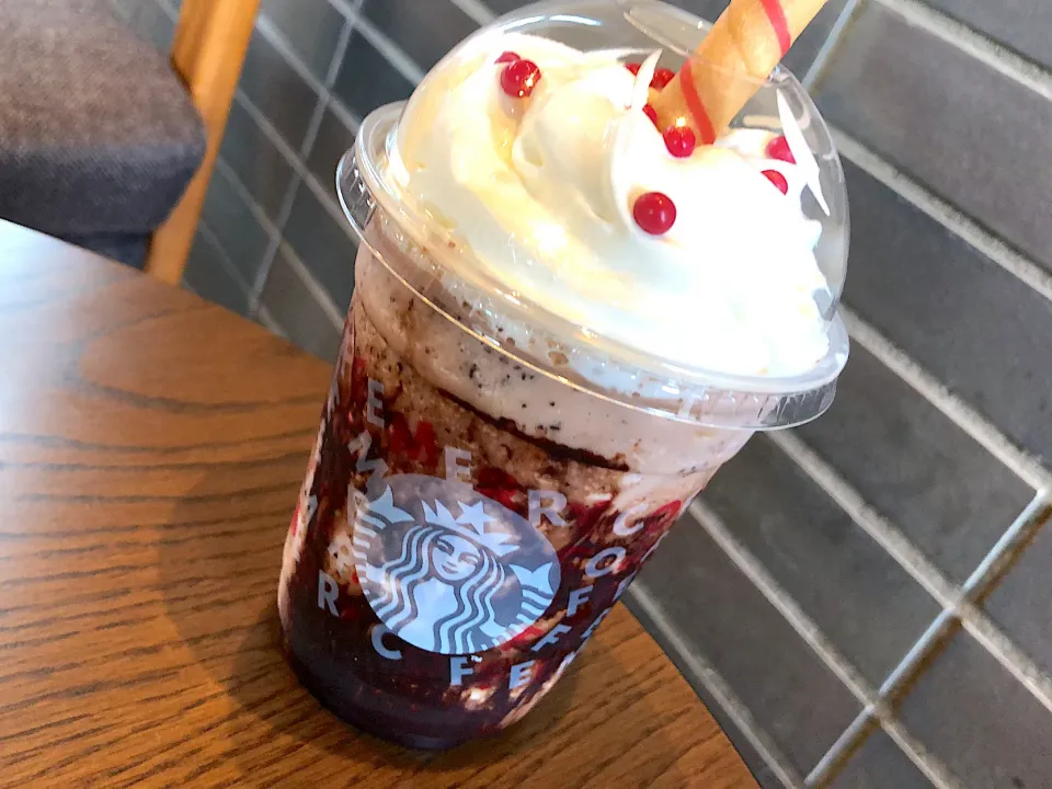 Snapdishの料理写真:サンタブーツチョコレートフラペチーノ|Hitomiさん