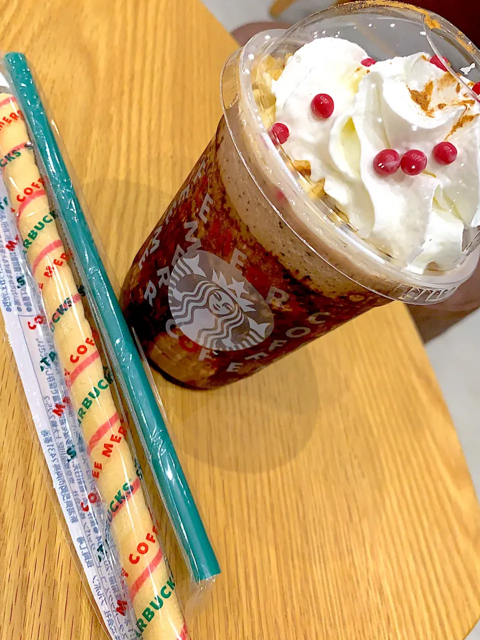 Snapdishの料理写真:サンタブーツチョコレートフラペチーノ🎅|yumyum😋さん