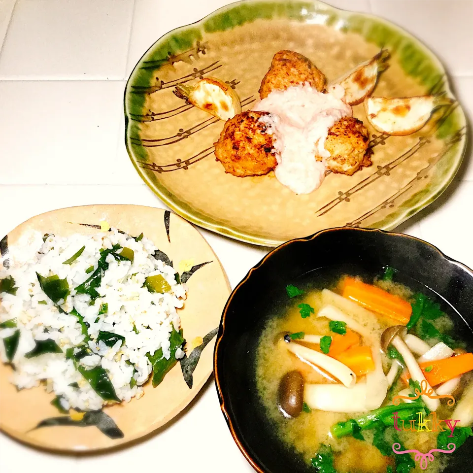 鶏つくね明太とろろがけ　ゴボウと春菊の味噌汁　わかめご飯|tukkyさん