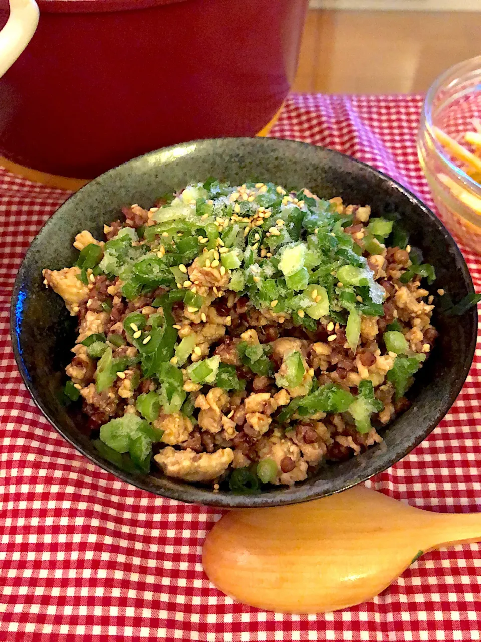 12/6 きょうの晩ごはん🍴たかきびと鶏ひき肉のそぼろ丼|モリの嫁🧸さん