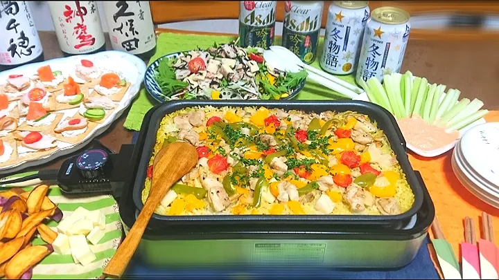 女子会✴️
 ホットプレートでパエリア🎈
高野豆腐のサラダ
さつまいもバター🍠
 🍺🍶|びせんさん