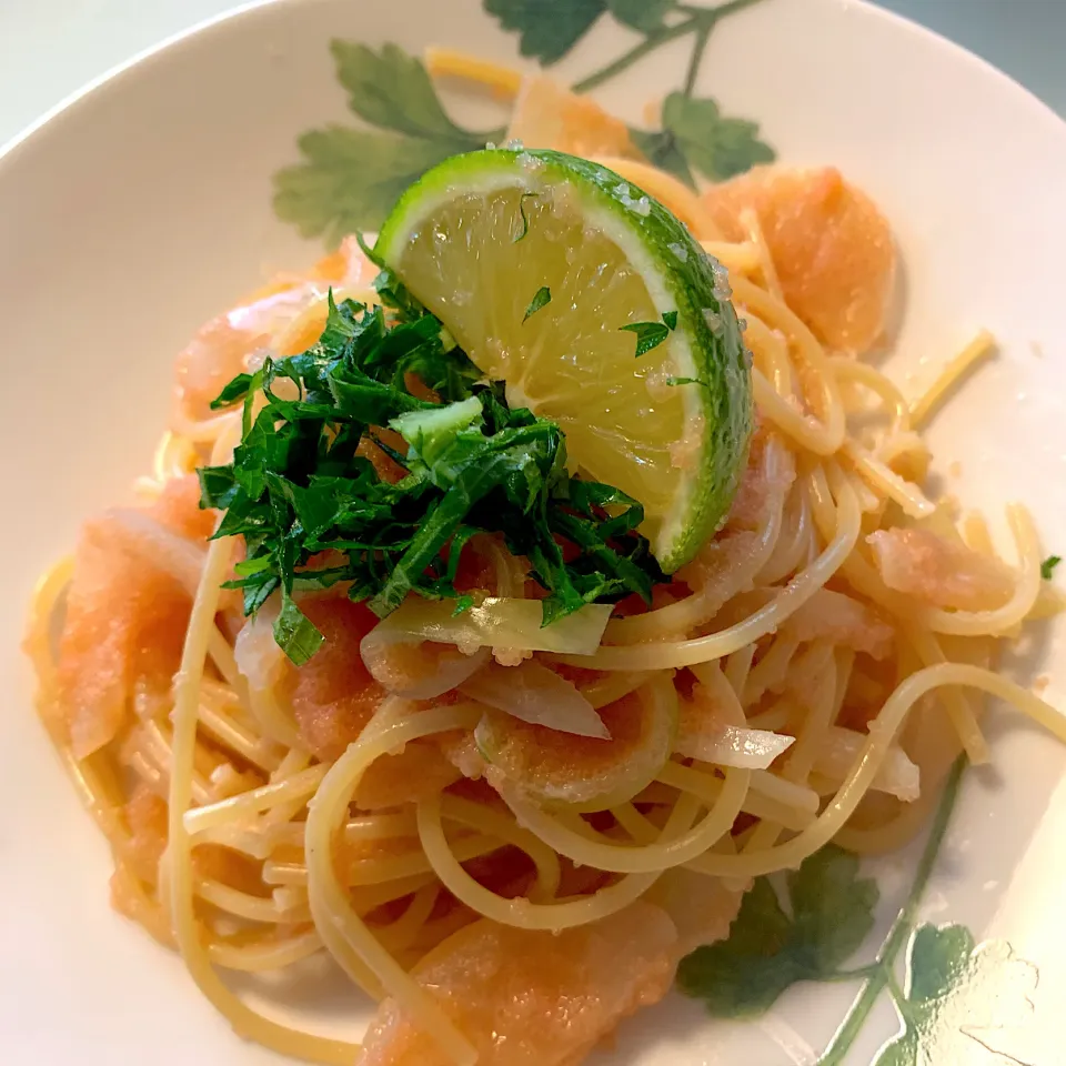 今日のお昼ご飯☆ たらこパスタかぼすを添えて|Snow10さん