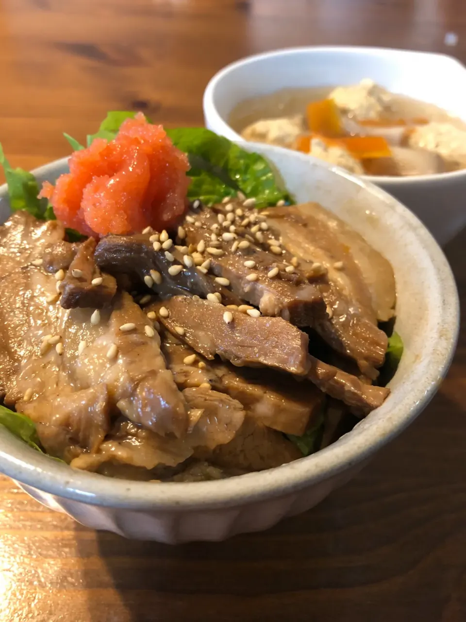 Snapdishの料理写真:12/7の昼食　焼豚明太子丼と鶏団子春雨スープ|yoneさん