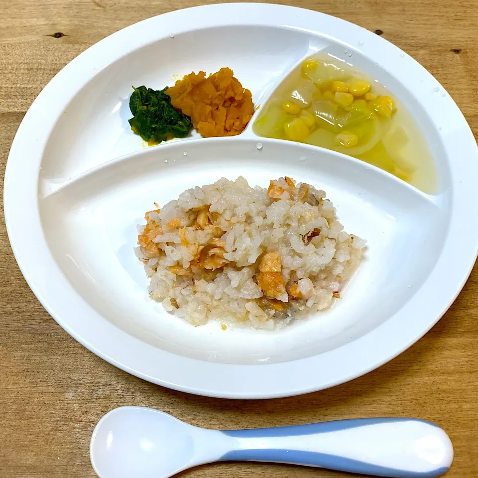 9か月離乳食👶鮭ご飯・白菜玉ねぎコーンスープ・カボチャ・ほうれん草|かおちゃんさん