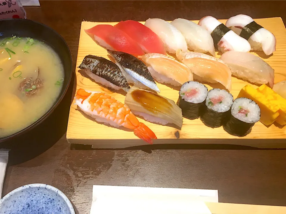 郡山駅にてお寿司を食す🍵|にゃふてんさん