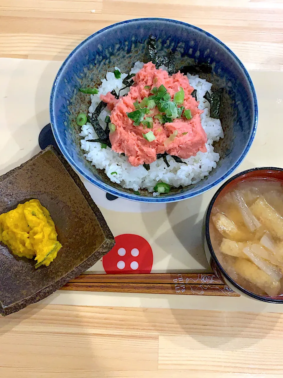 Snapdishの料理写真:・ネギトロ丼　・かぼちゃサラダ　・大根と油揚げのお味噌汁|ぺろたんさん