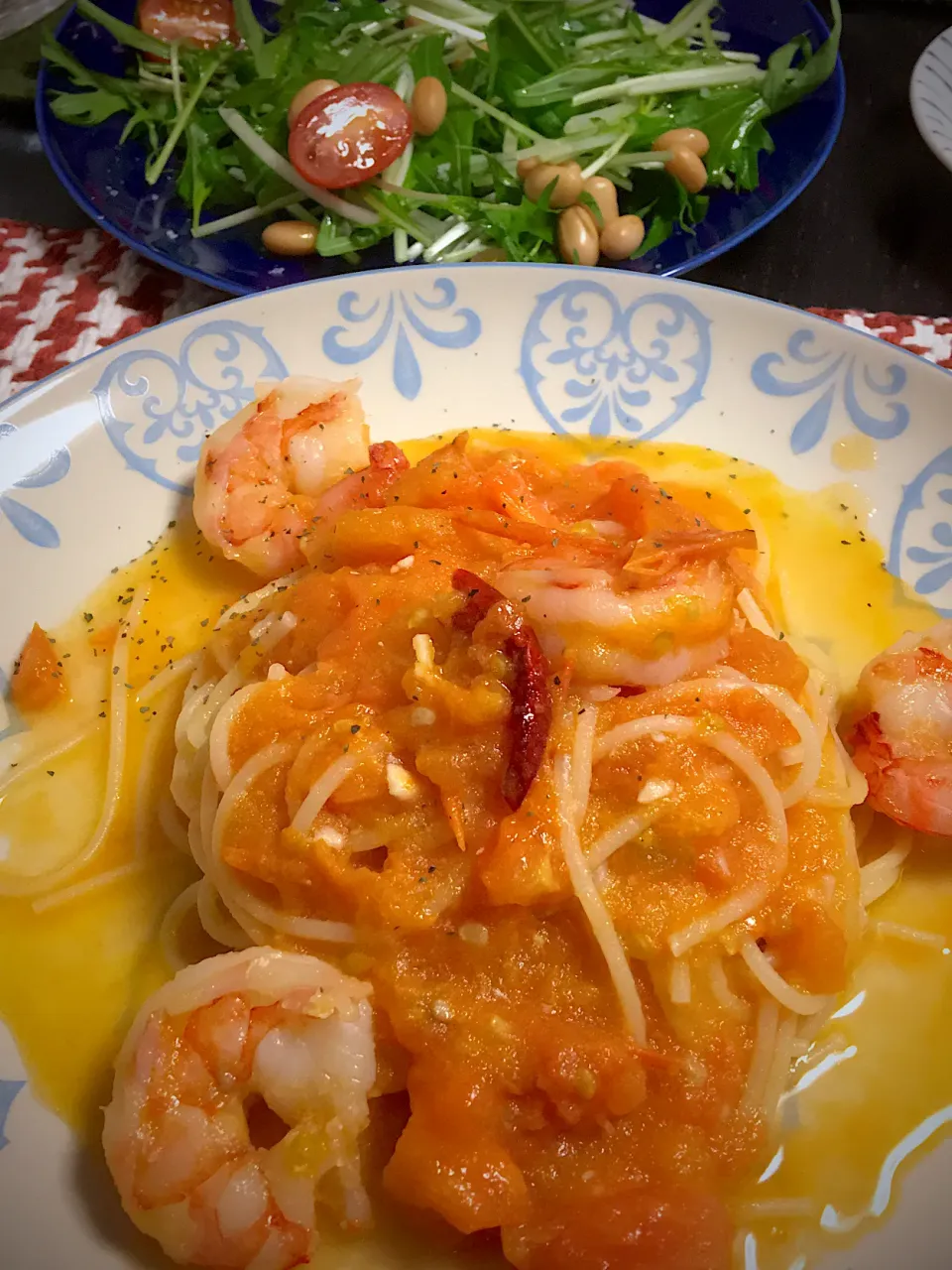 海老とトマトのパスタ🦐🍅|かおりちんばぁさん