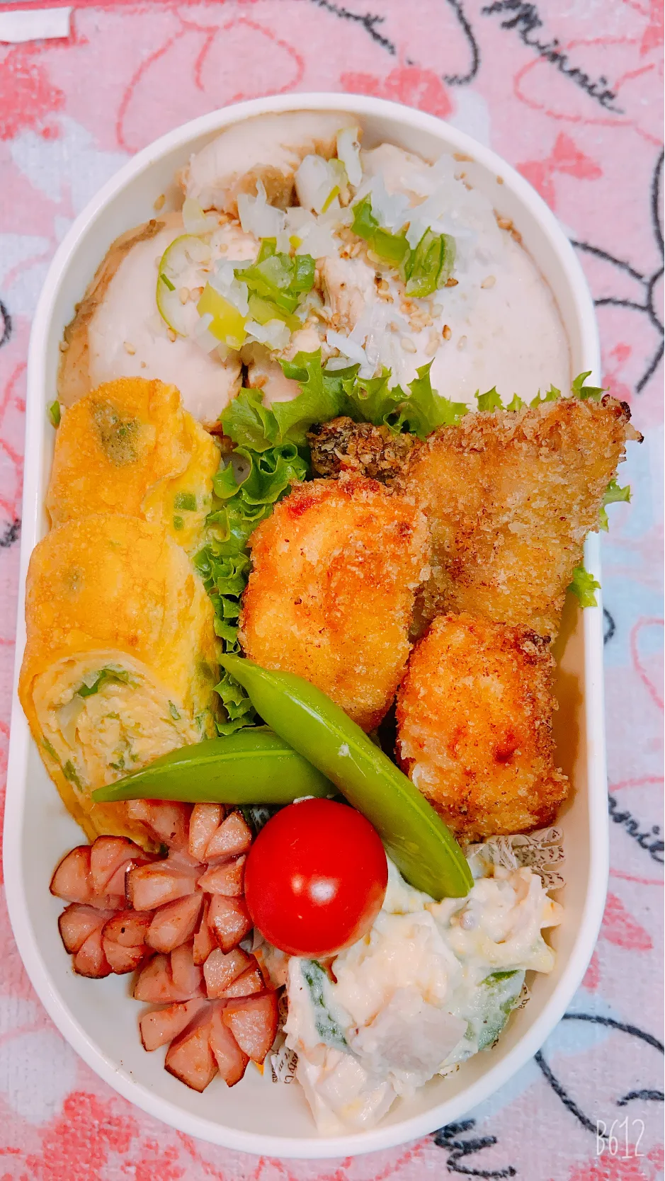 今日の娘の新人戦弁当🍱😋海老フライ🍤とアジフライ🐟お肉もドーンとのっけた😋|ゆきさん