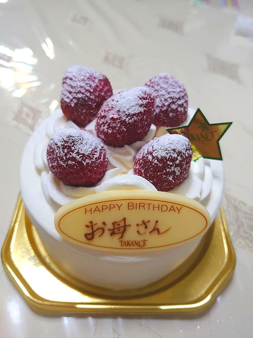 お誕生会をしてもらいました🎂
フルーツパーラー高野
生クリームたっぷり😋|🍒ふみりん🍒さん