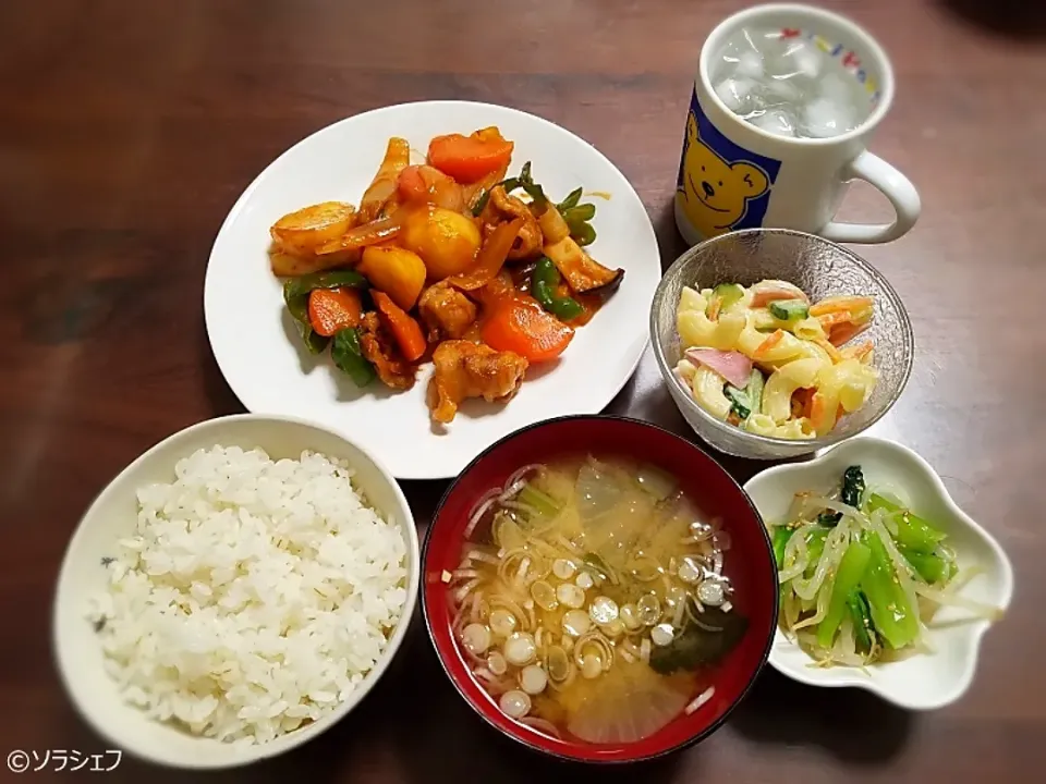 Snapdishの料理写真:11/25の晩ご飯だよ(*^^*)
★酢豚
★マカロニサラダ
★小松菜ともやしのナムル
★大根の味噌汁|ソラシェフさん