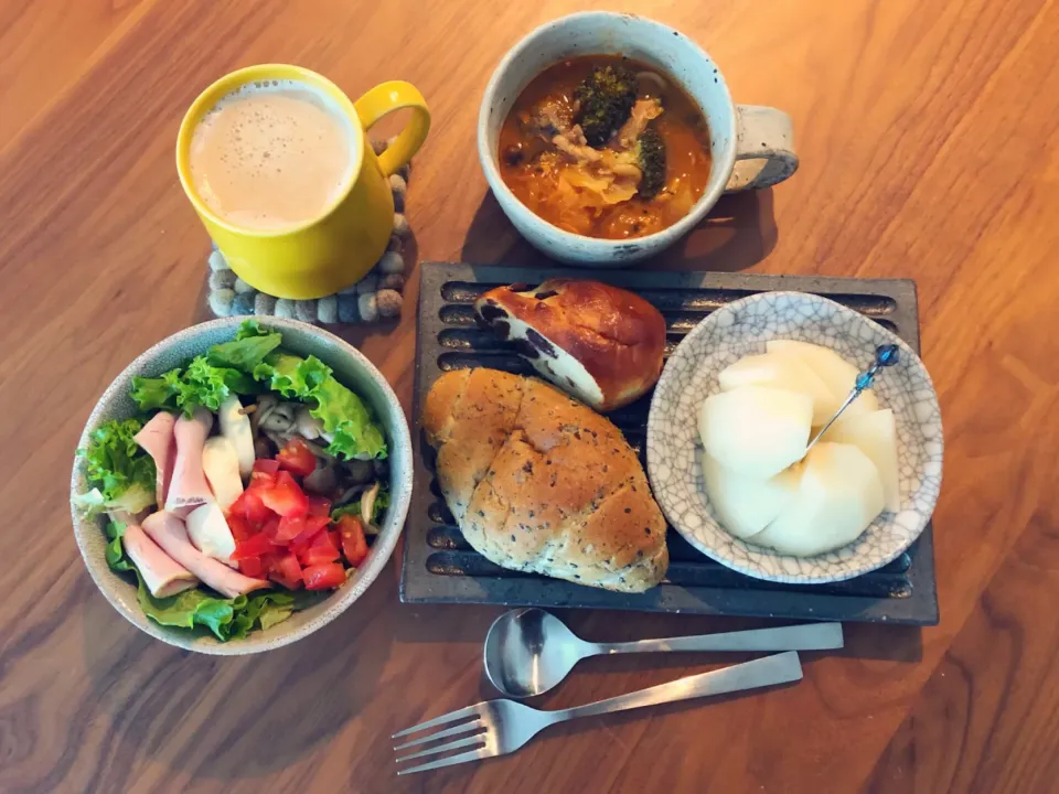 サバ缶とキャベツのケチャップ煮でブランチ|こんぶさん