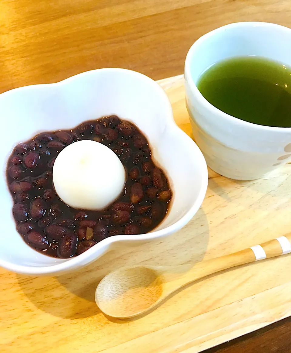 今日の子どもとおやつタイムは                    昨日煮た小豆で、雪見だいふくぜんざい✨|ミッチ☆ママさん