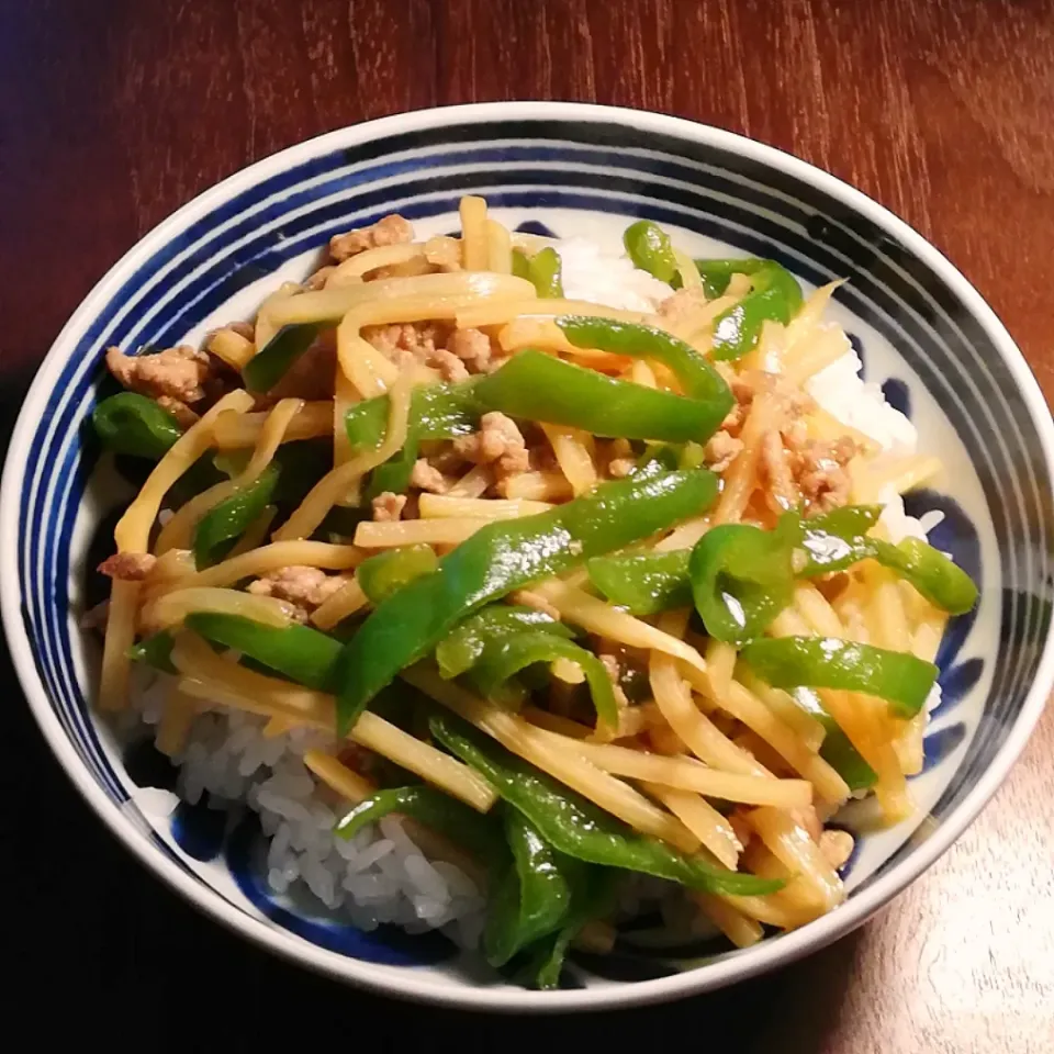 青椒肉絲丼|ほっこりらさん