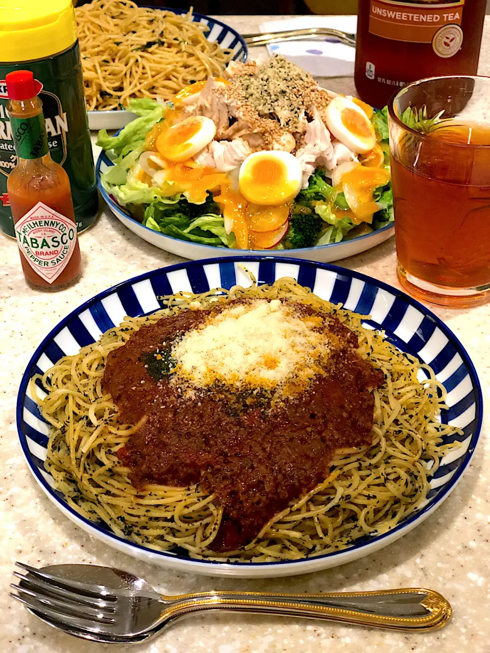 Snapdishの料理写真:スパゲティ🍝ミートソース！筋肉モリモリサラダ🥗！|Mayumiさん