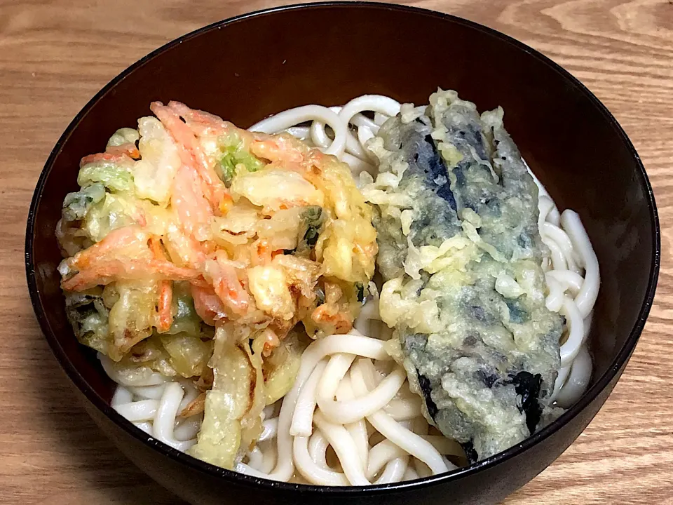 今日の夕食 ☆天ぷらうどん|まぁたんさん