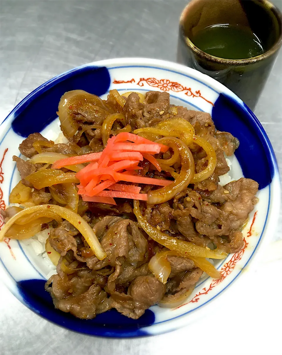 Snapdishの料理写真:朝から牛焼き肉丼❣️|内気なjohnnyさん