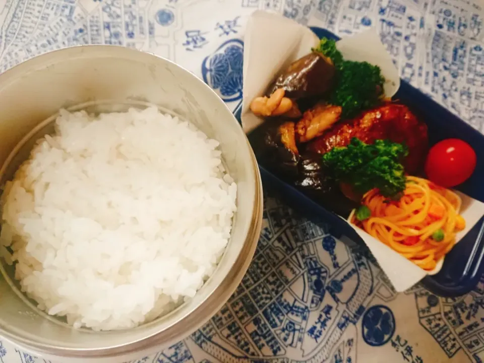 ‪‪🍁照り焼きハンバーグとオイスターソース炒めの弁当🍁

照り焼きハンバーグ
バター醤油とｵｲｽﾀｰｿｰｽで 鶏肉なすブロッコリー炒めました
MIXベジ入りスパゲティサラダ
プチトマト|クロ母さんさん