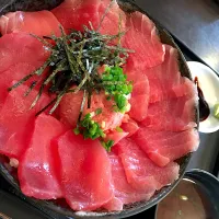 Snapdishの料理写真:まぐろづくし丼|Fumiaki Matsubaraさん