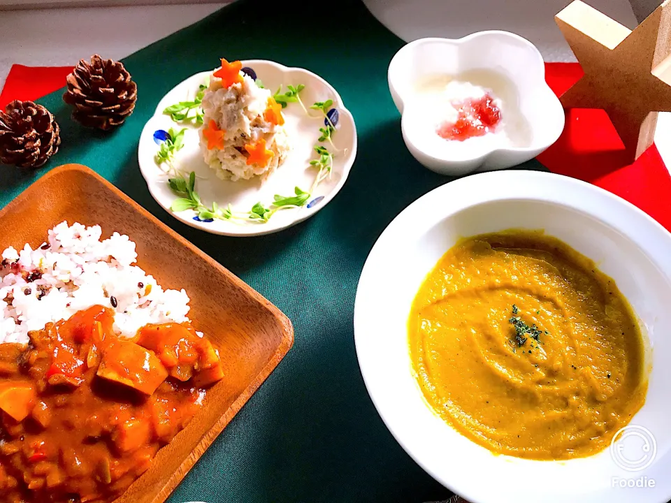 Snapdishの料理写真:里芋入りカレー🍛 里芋とナッツ🥜のツリー🎄サラダ🥗 かぼちゃ🎃と玉ねぎ、人参🥕のポタージュ、豆乳ヨーグルト😊|めぐぐさん