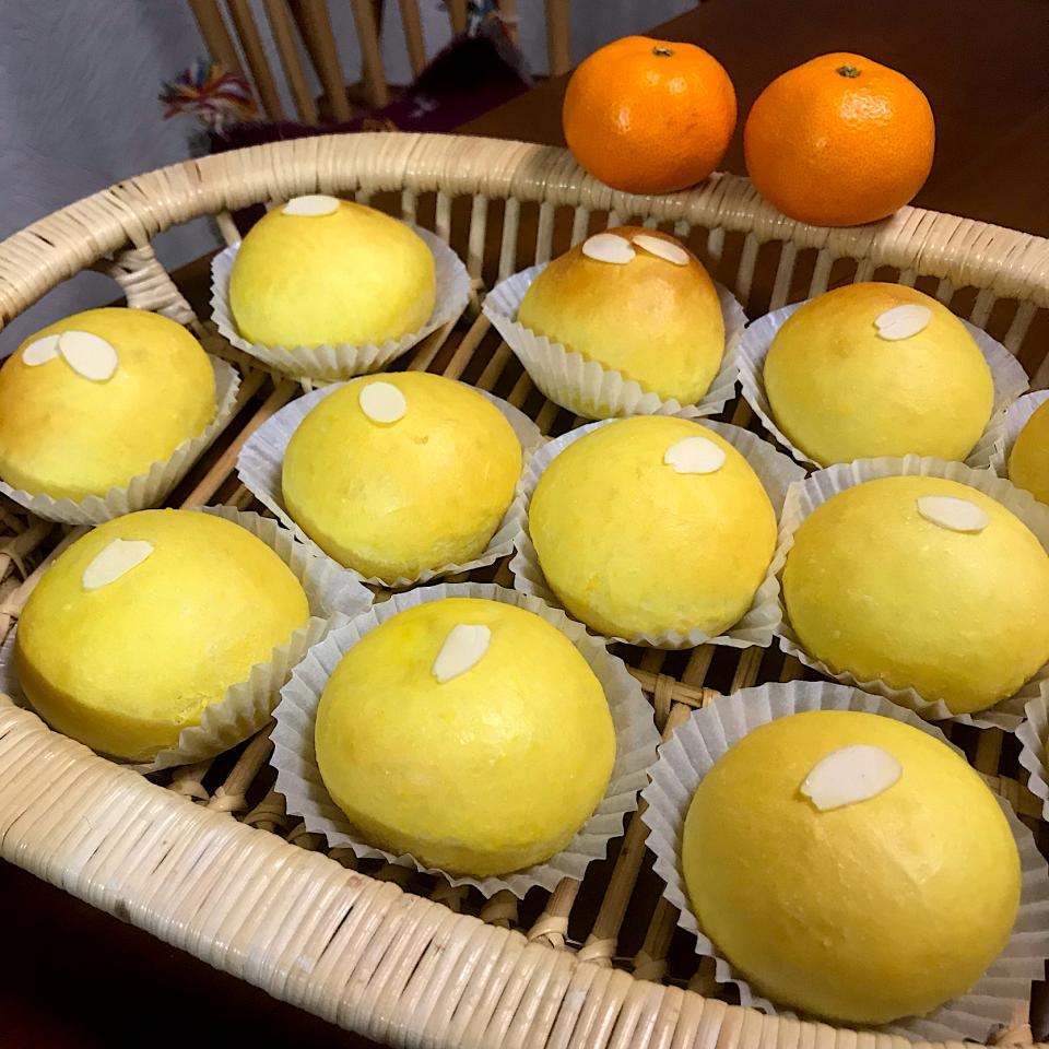 何と水分はミカンだけ(((o(*ﾟ▽ﾟ*)o)))みかんで焼くみかんパン‼#みかん#おうちパン#みかんで焼くみかんパン#今年も焼きました#季節到来#みかんの日