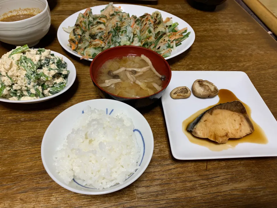 ぶりの照り焼き・椎茸・チヂミ・ほうれん草の白和え・味噌汁・ご飯|ちびろ菌さん