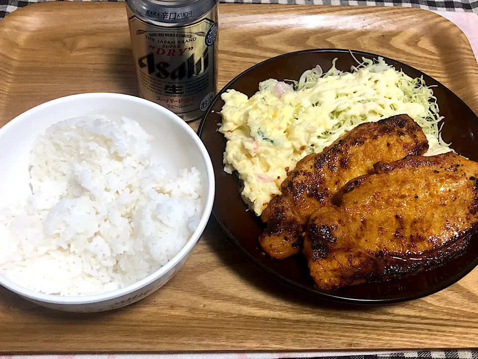 Snapdishの料理写真:今日の夕食 ☆豚肉味噌漬け焼き ☆ポテトサラダ ☆ビール🍺|まぁたんさん