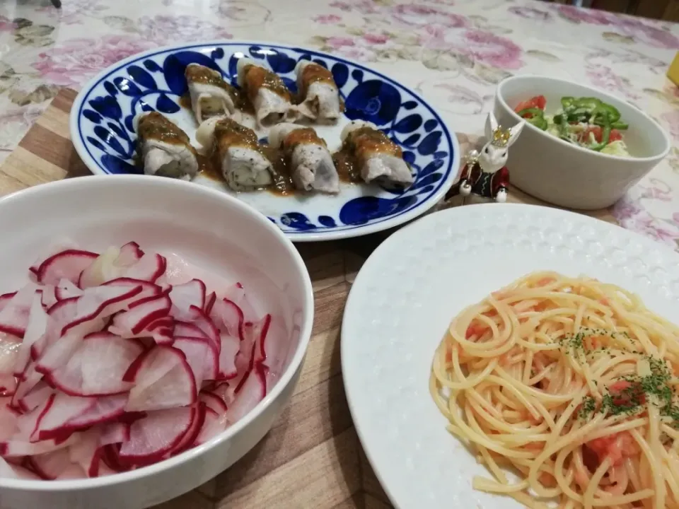 '19.12/9
久しぶりの明太子スパゲティー😋茄子豚🐽肉巻き梅しそ味噌だれとサラダ🥗|たえさん