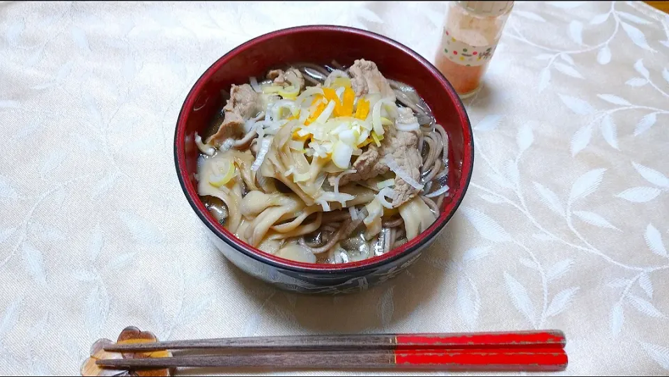 12/9の夕食
きのこと豚肉の煮込み蕎麦|卯月さん