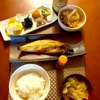 Snapdishの料理写真:Today's Dinner🍴 京のおばんざい･鯵の南蛮漬け･焼きほっけ･白飯･もつ煮からのぉｷｬﾍﾞﾂ､牛筋と里芋加えて芋煮風お味噌汁