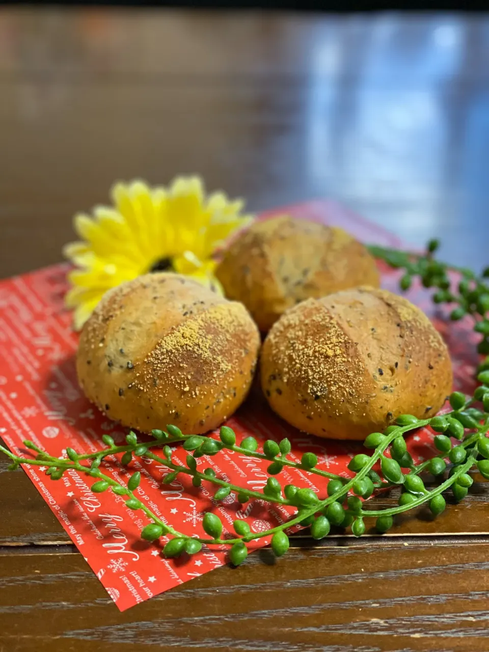 マリンさんの料理 胡麻とクリチの旨々プチパン♡|TOMOさん