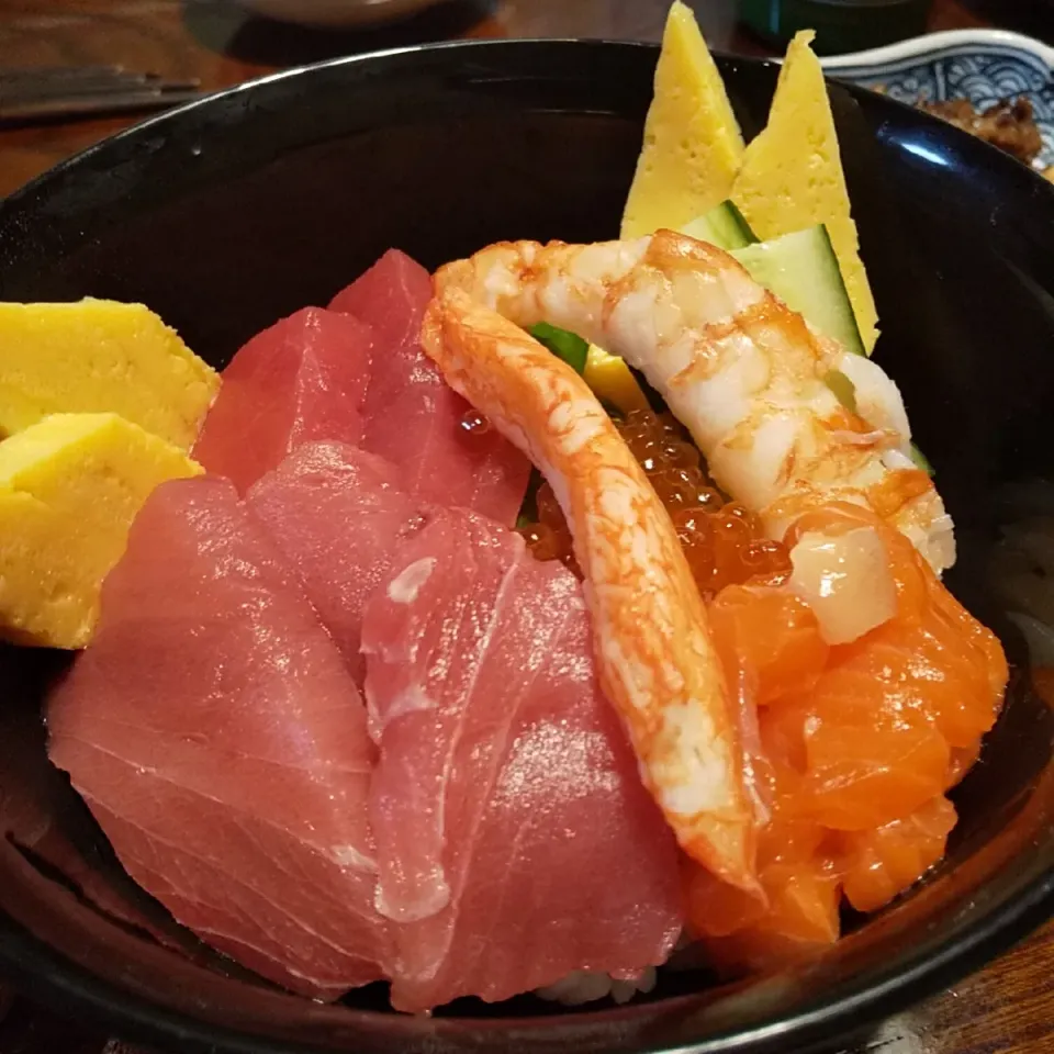 Snapdishの料理写真:上げ忘れ💦ハピバ海鮮丼|まきごろうさん