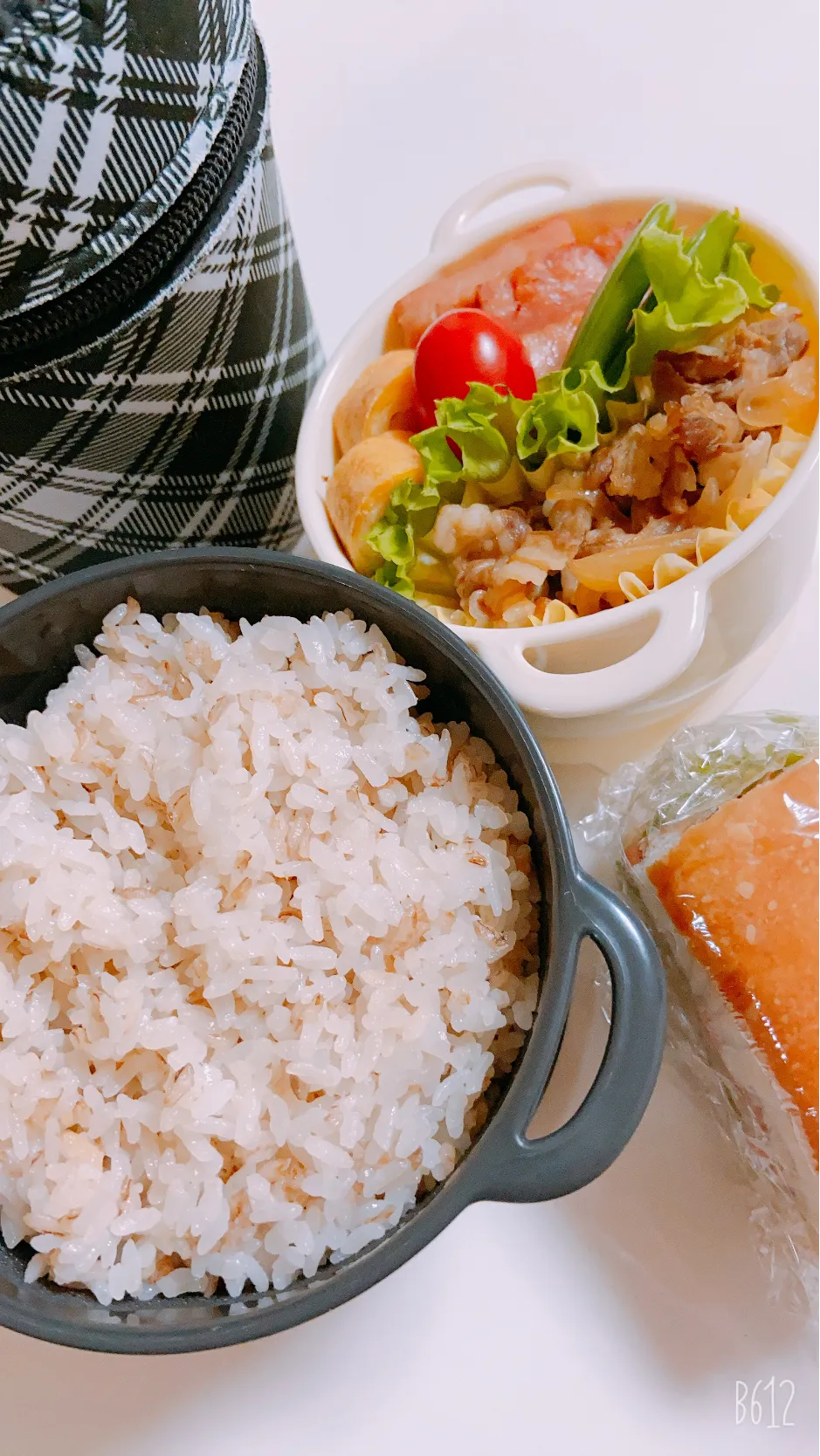 今日の愛妻弁当🍱🥰スープジャーの中にはシチュー😋😋|ゆきさん