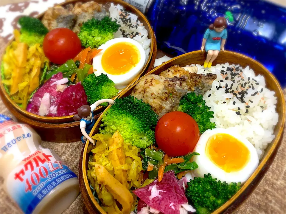 Snapdishの料理写真:ハタハタのバター醤油焼き&半熟茹で玉子&小松菜と人参🥕の胡麻和え&ギョニソとキャベツのカレーソテー&紫大根と自家製ツナのマリネ&ブロッコリー🥦&プチトマト🍅の夫婦お弁当♪|桃実さん