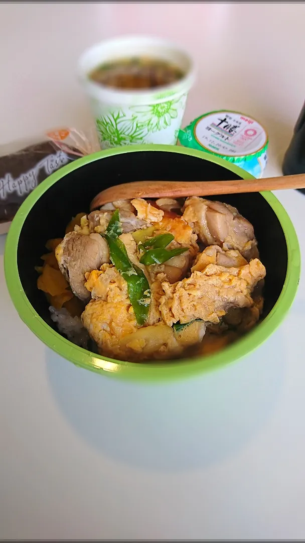 Snapdishの料理写真:★復活弁当★
☆親子丼
☆あさげ
☆ヨーグルト ☆カスタードエクレア|☆Chieco☆さん