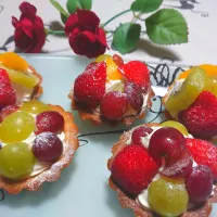 Snapdishの料理写真:フルーツタルトレット🍓|shino's-panさん