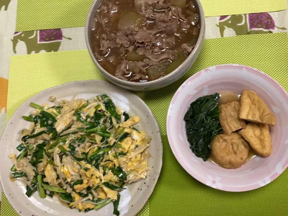 冬瓜と牛肉の甘辛煮、ほうれん草と厚揚げがんもの煮物、にらとエノキの炒り卵|peanutsさん