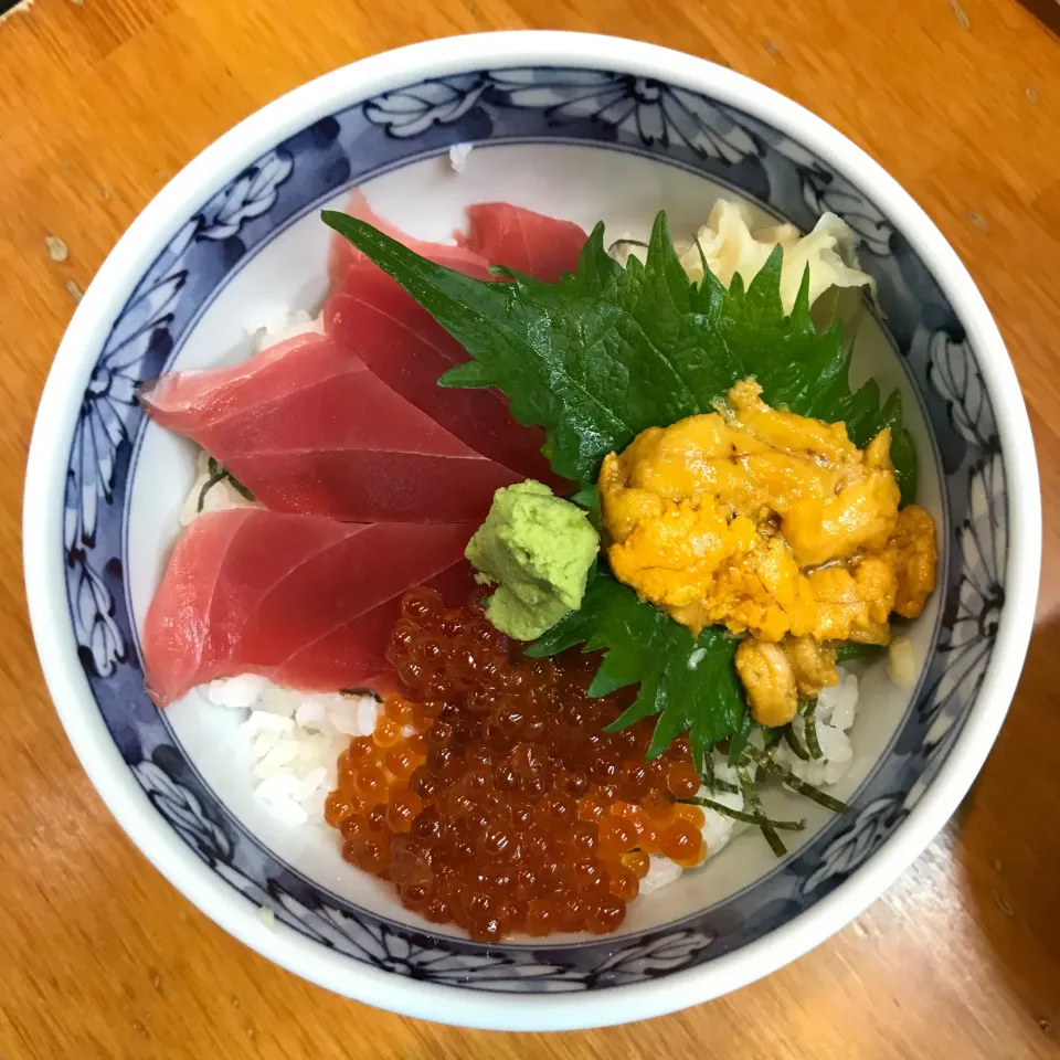 築地かんの　海鮮3種丼|どんちゃんさん