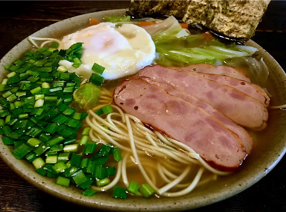 Snapdishの料理写真:ニラ・野菜ラーメン|mottomoさん