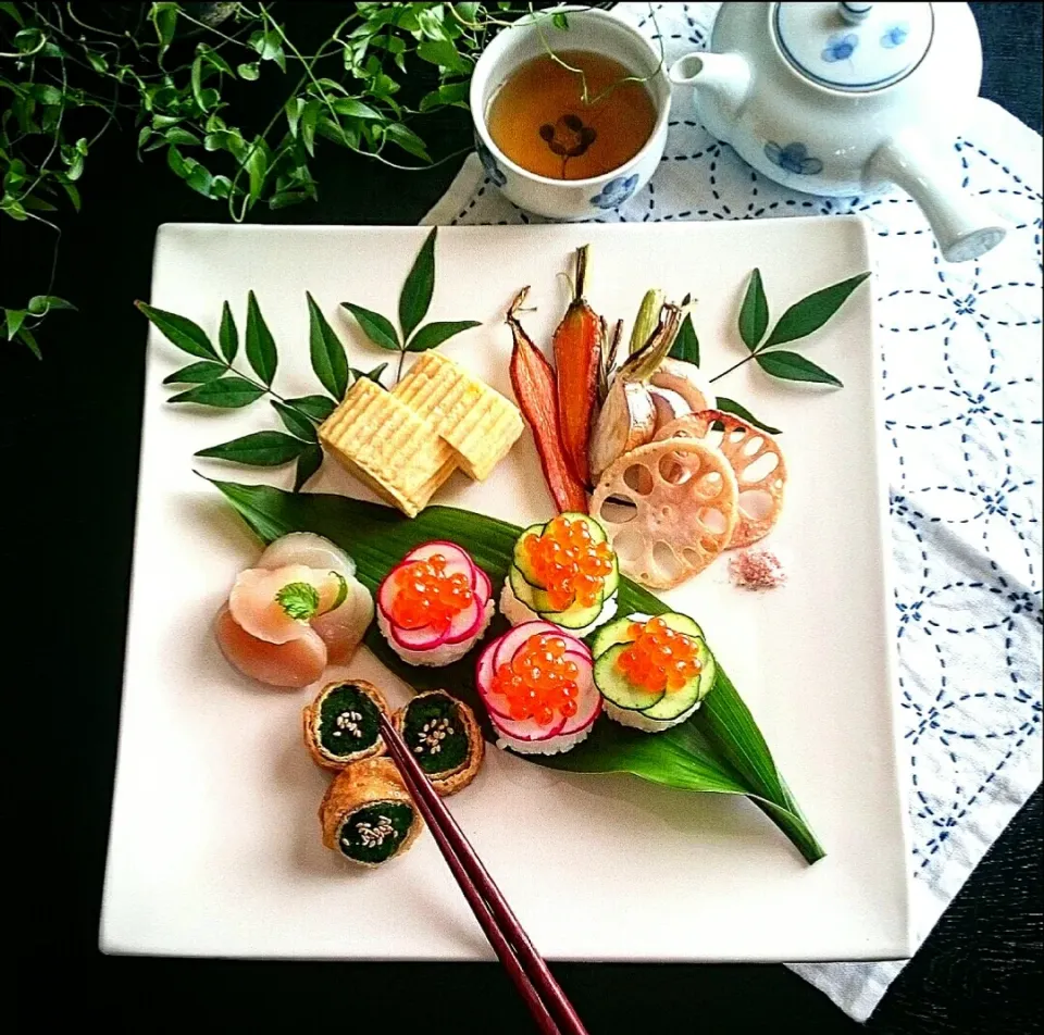 イクラのこにぎり寿司とグリル野菜の和ンプレート作りました💕|瑞さん