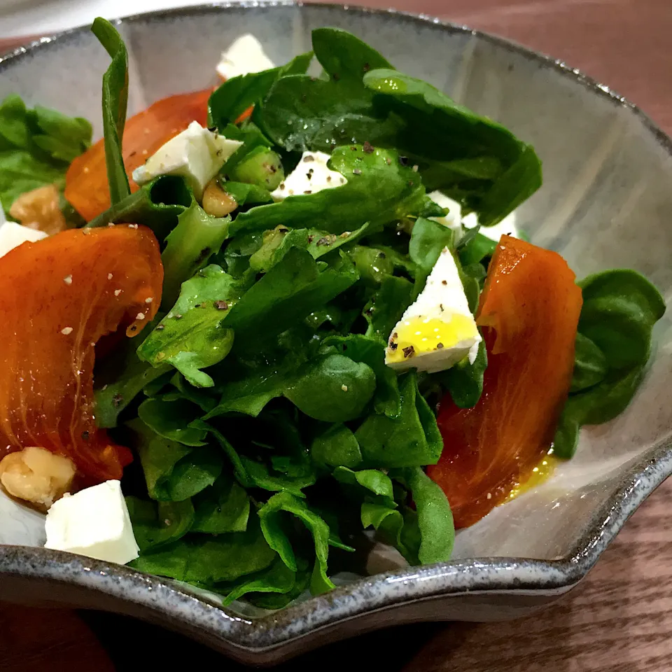 Snapdishの料理写真:柿と春菊のサラダ🥗|べべべさん